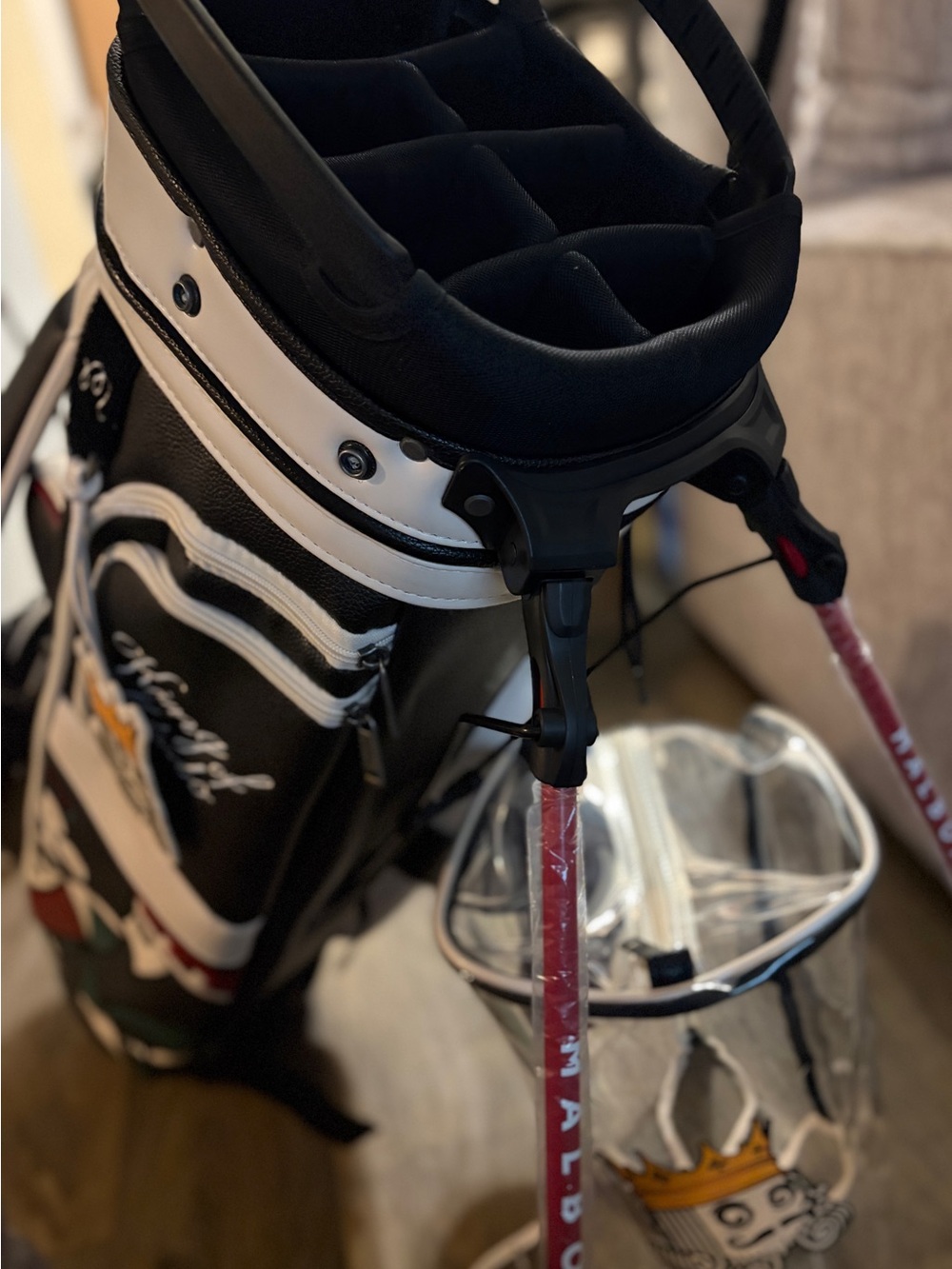 Malbon King of Hearts Stand golf bag w/matching towel. - Picture 10 of 15